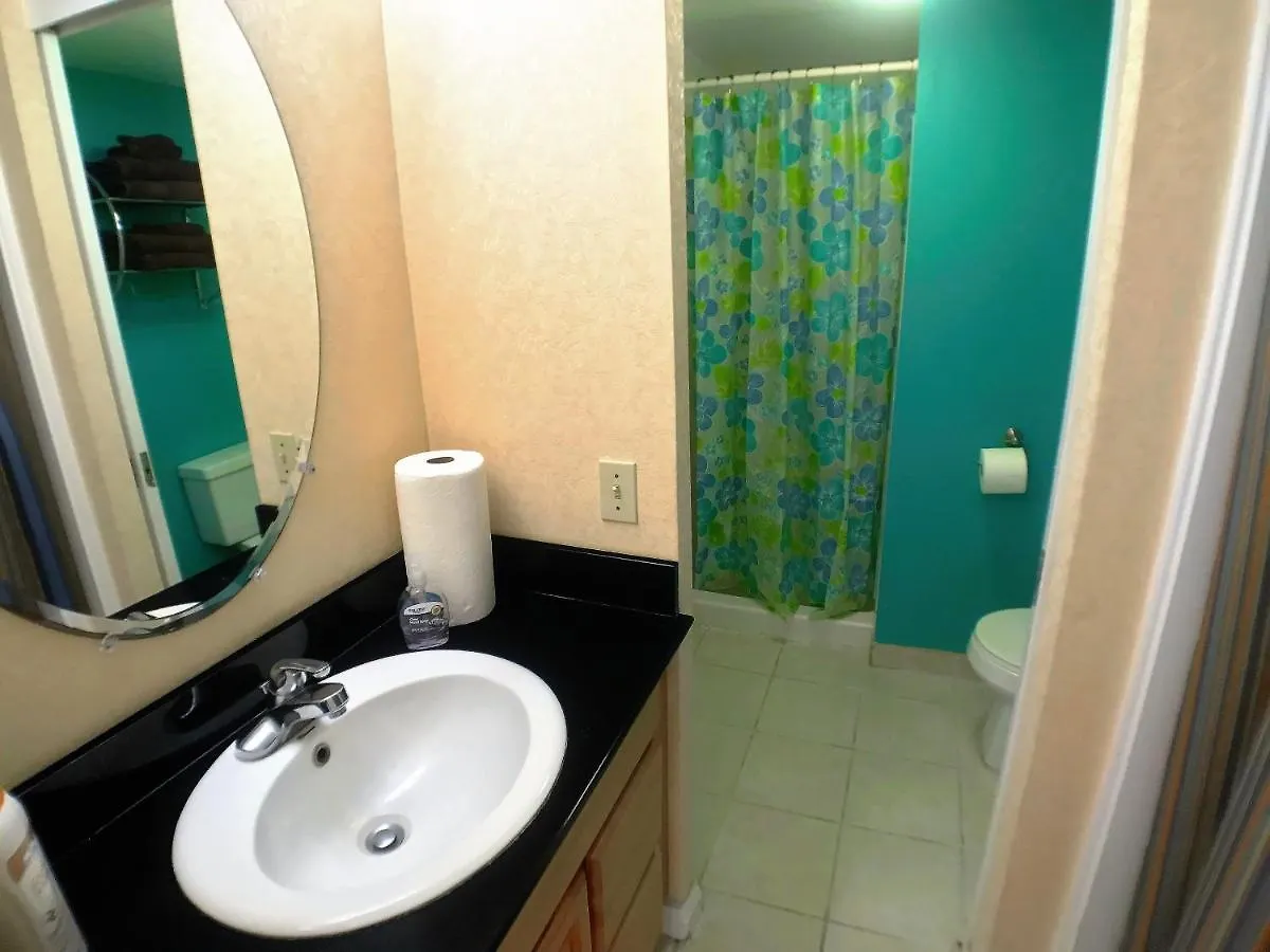 Aloha Surf Condo 1412 ホノルル アパートホテル